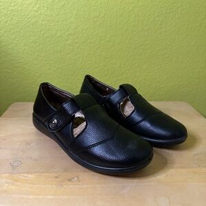 Pierre Dumas Black Closed Toed Shoes with open Detailing